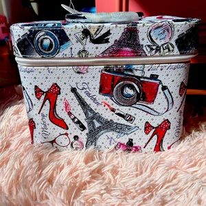 NWT ACCESSORY/MAKEUP CASE